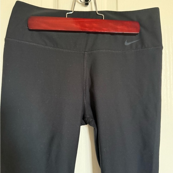 Nike: Black Crop Leggings with Form-Fitting Design - Size S - Picture 3 of 7